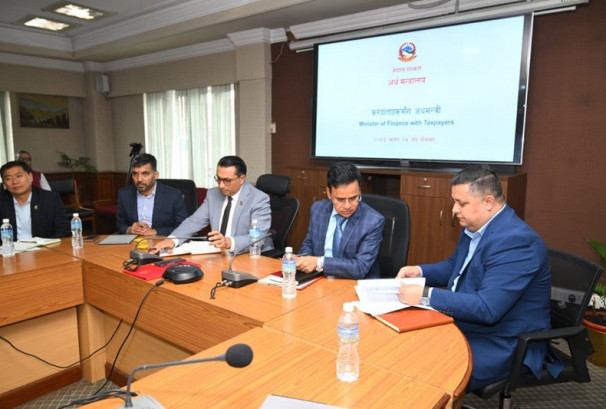 निजी क्षेत्रलाई अर्थमन्त्री वाग्लेको आग्रह– ‘नेपालमा अझ ठूलो लगानी गर्नुहोस्’