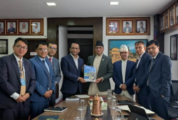 राष्ट्र बैंकद्वारा आव २०८३/८४ को पूर्ण बजेटकालीन समीक्षा प्रतिवेदन अर्थमन्त्रीसमक्ष पेश