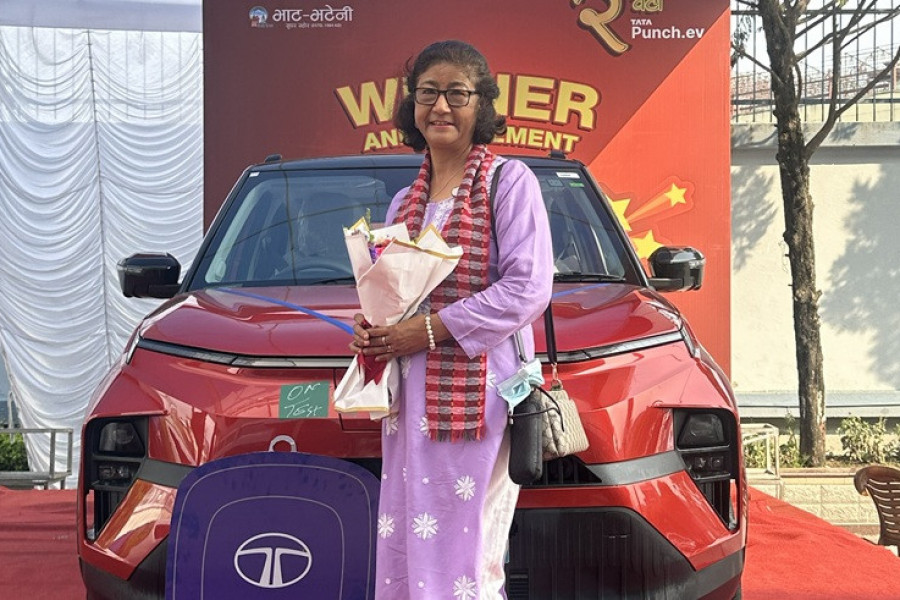 भाटभटेनीमा सामान किनेका दुई जनाले जिते टाटा पन्च ईभी