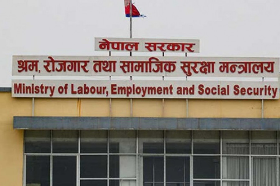 स्वास्थ्य क्षेत्रमा श्रम कानुनको चरम बेवास्ता: एकै दिन १५ अस्पतालमा निरीक्षण, ९५ संस्थामा गम्भीर कमजोरी