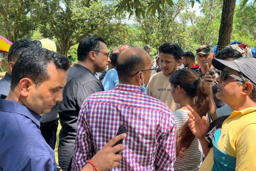 बाढी प्रभावित क्षेत्र पुगेर अर्थमन्त्रीको ढाडसः ‘ढुक्क हुनुहोस्, स्रोतको अभाव हुन दिनेछैनौँ’