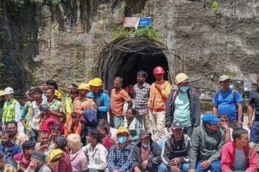 रसुवामा बाढीको त्रासबीच नेपाली सेनाद्वारा ८८३ जनाको उद्धार
