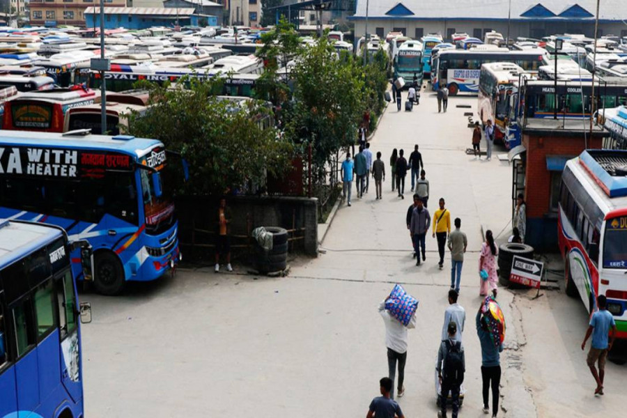 सार्वजनिक सवारीसाधनको भाडा बढाउन यातायात व्यवसायीको माग, सम्बोधन नभए आफुखुशी वृद्धि गर्ने चेतावनी