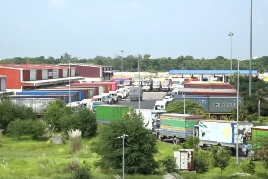 नीतिगत अस्पष्टताले आयात ठप्प, अबौंको सामान सीमामै अड्कियो