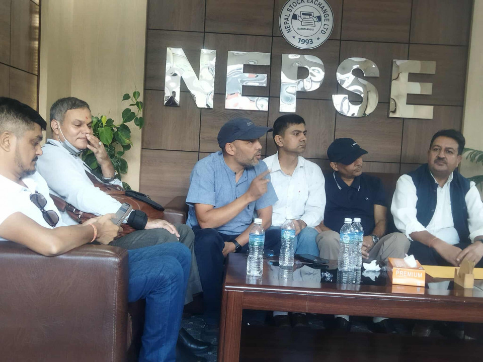 अन्तिम १५ मिनेटको नियममा लगानीकर्ताको मन चञ्चले: पाँच महिनाअघि ल्याउन मरिहत्ते गरे, अहिले हटाउने दौडधूप