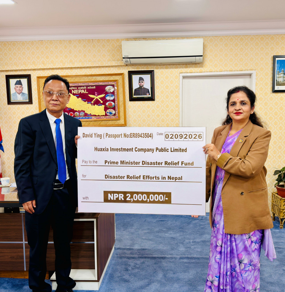 विपद् प्रभावितका लागि ह्वासिया इन्भेस्टमेन्टको २० लाख सहयोग, उद्योगमन्त्री यादवलाई चेक हस्तान्तरण