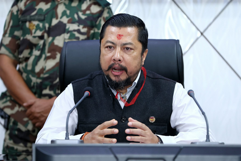 विद्युत् सेवा २४सै घण्टा भरपर्दो बनाउन प्राधिकरणलाई मन्त्री श्रेष्ठको निर्देशन