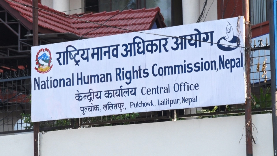 चिकित्सकमाथिको आक्रमण छानबिन गर्न सरकारलाई आयोगको निर्देशन, स्वास्थ्य सेवा तत्काल सुचारु गर्न आग्रह
