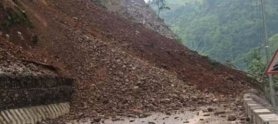 बाढी र पहिरोका कारण कुन–कुन राजमार्ग छन् अवरुद्ध ?