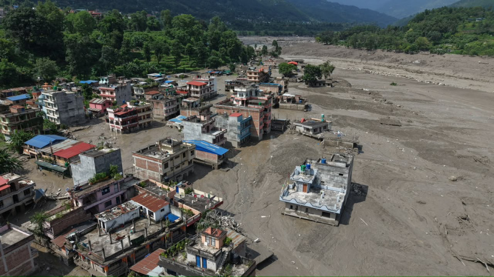 भोटेकोशी बाढीमा बालेनको अपडेट: १३ हजार सुरक्षाकर्मी परिचालन, ६९ उडानबाट ५७३ जनाको उद्धार