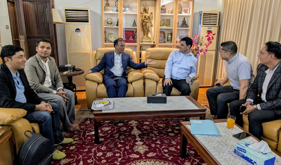 थाइल्याण्डका स्वास्थ्यकर्मी नेपालीसँग स्वास्थ्यमन्त्री पौडेलद्वारा सुझाव संकलन