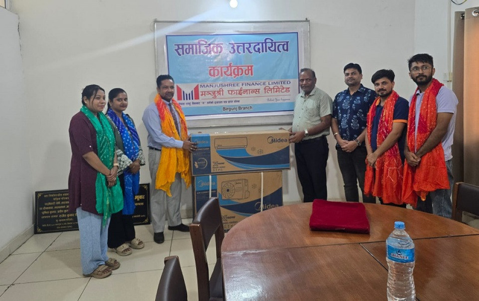 मन्जुश्री फाईनान्सद्वारा केडिया आँखा अस्पताललाई दुई थान एसी हस्तान्तरण