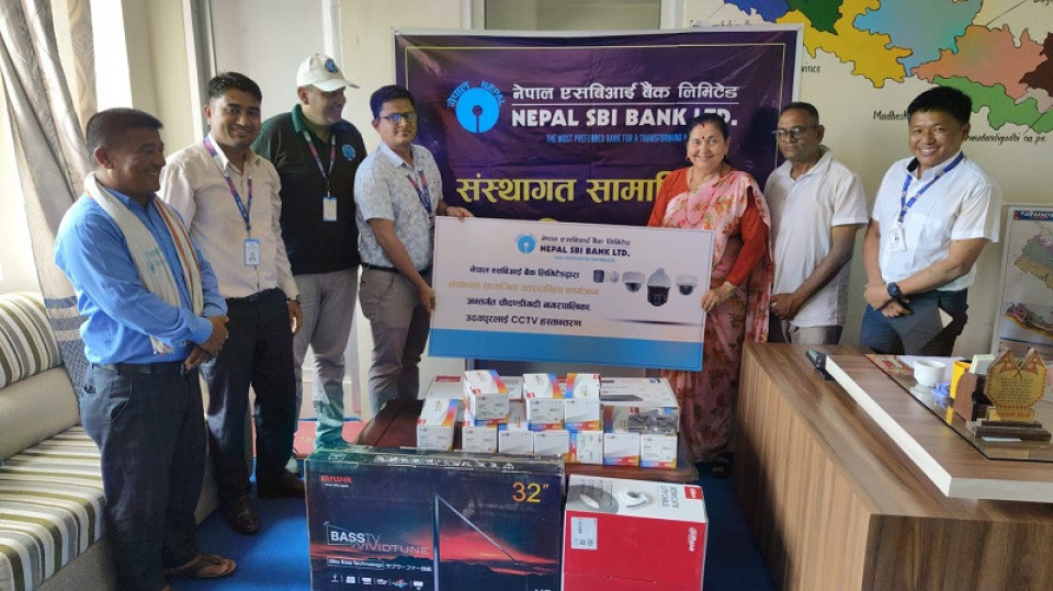 नेपाल एसबिआई बैंकद्वारा चौदण्डीगढी नगरपालिकालाई सिसिटीभी हस्तान्तरण