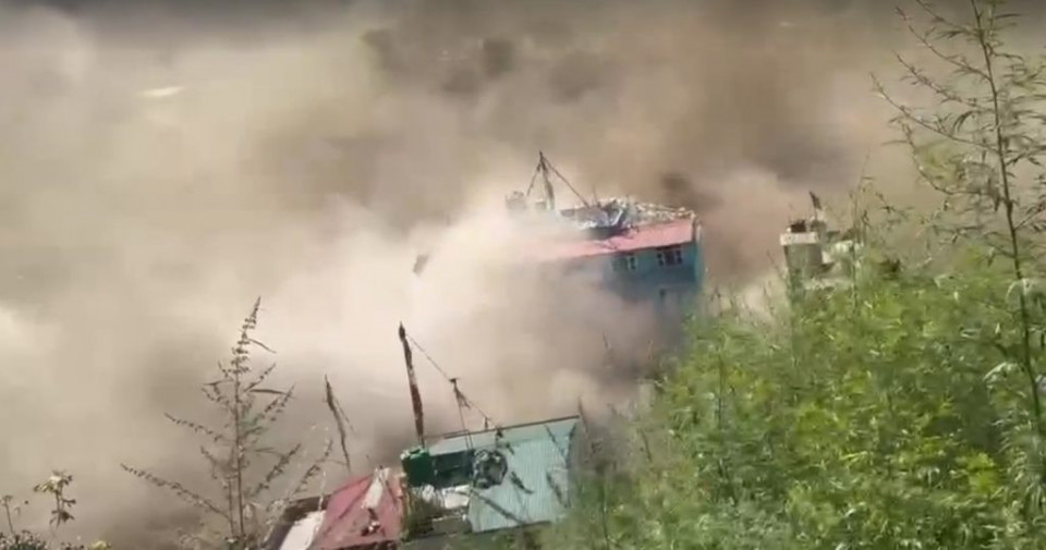 भोटेकोसीको भीषण बाढी गल्छी पुग्यो, केही घण्टामै मुग्लिन पार गर्ने चेतावनी(भिडियोसहित)