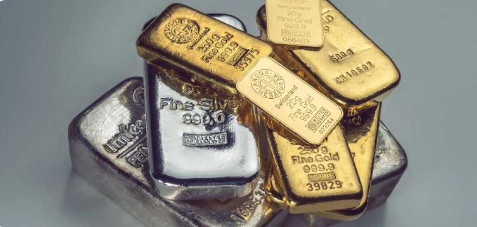 सुनको मूल्य १.६१% ले घट्दा चाँदीमा ३.११% को पहिरो