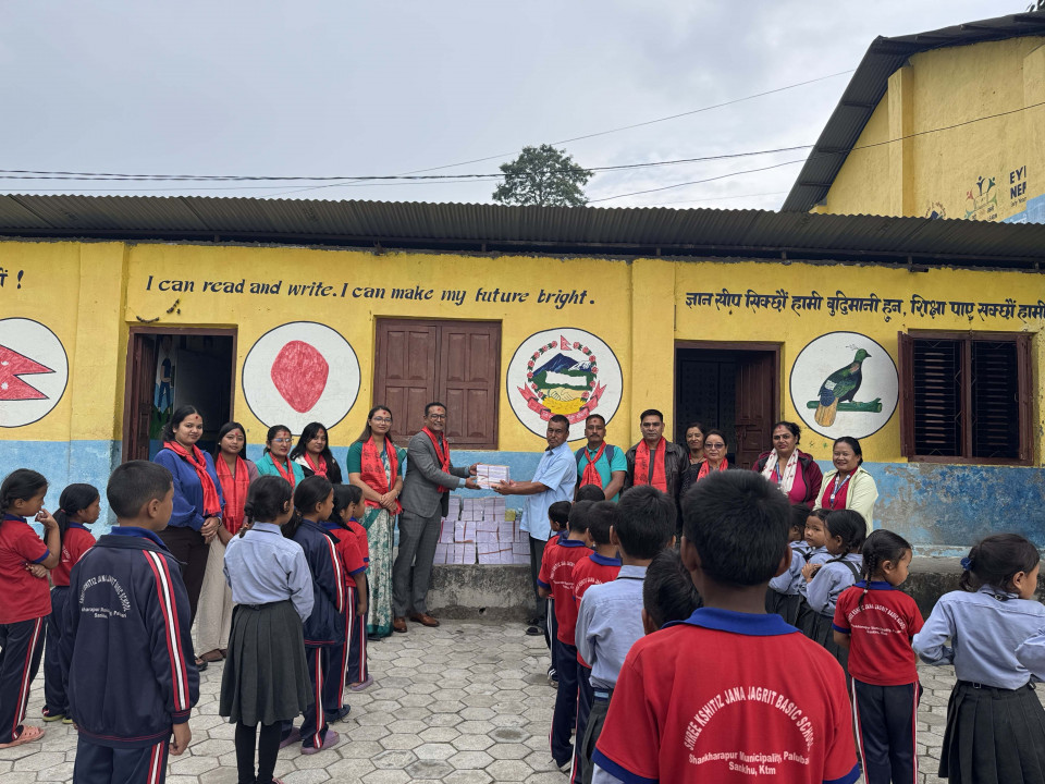 सानिमा रिलायन्स लाइफद्वारा क्षितिज जनजागृत विद्यालयलाई शैक्षिक सामग्री सहयोग