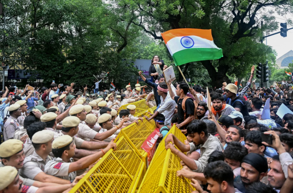 भारतमा मतदाता सूचीको विवाद गहिरियो : जीवितलाई मृतक लेखिएपछि बढ्यो आक्रोश