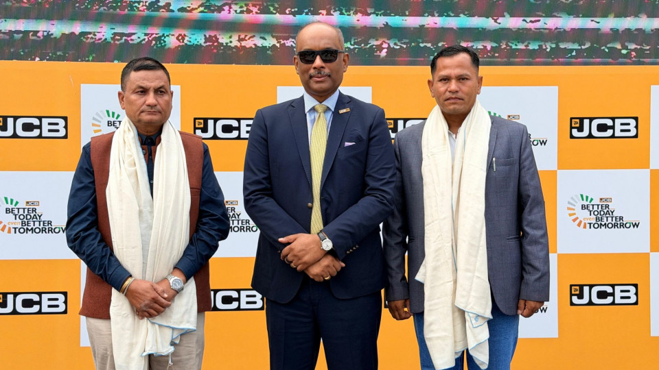 भोटेकोशी बाढी उद्धारमा योगदान पुर्‍याएका दुई नेपाली ग्राहकलाई जेसीबी इन्डियाको सम्मान