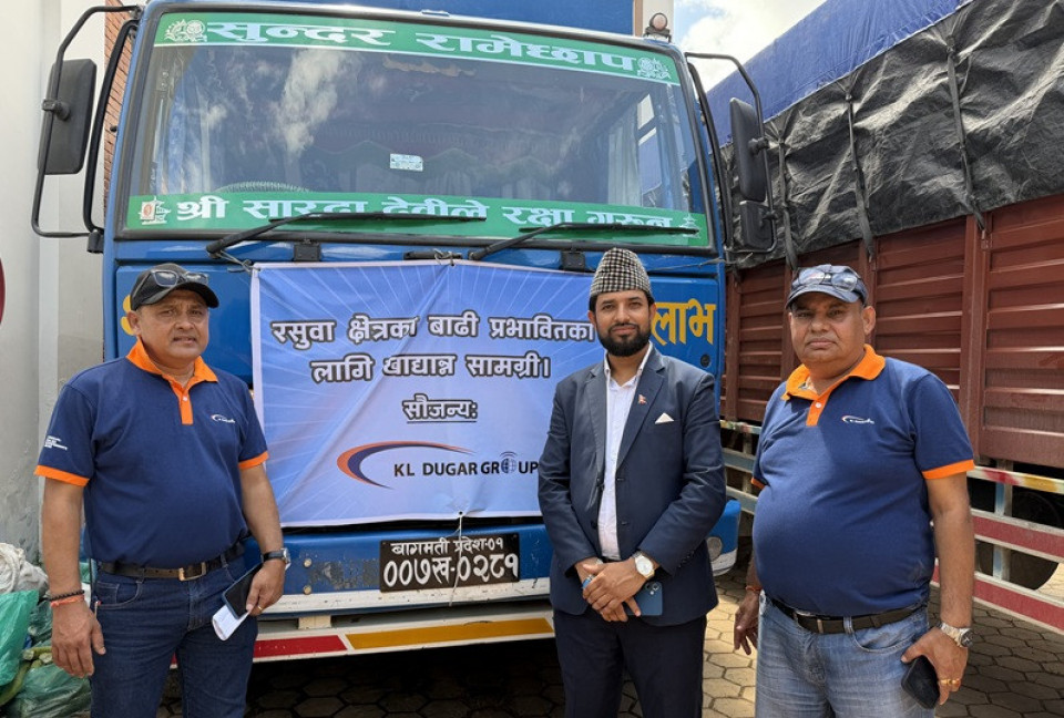 के एल दुगड ग्रुपद्वारा रसुवा र नुवाकोट क्षेत्रका बाढी प्रभावित परिवारलाई खाद्यात्र सामग्री सहयोग