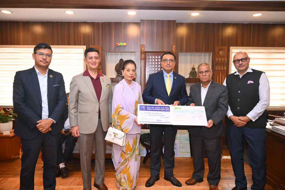 नेशनल लाइफ इन्स्योरेन्सद्वारा प्रधानमन्त्री दैवी प्रकोप उद्धार कोषमा रु १ करोड ५१ लाख सहयोग
