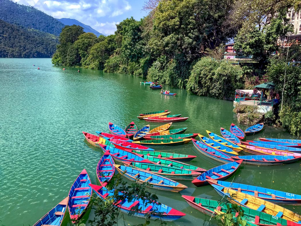 तालको किनारदेखि हिमालको काखसम्म: दशैं-तिहारको छुट्टीमा पोखराका अनेक स्वाद