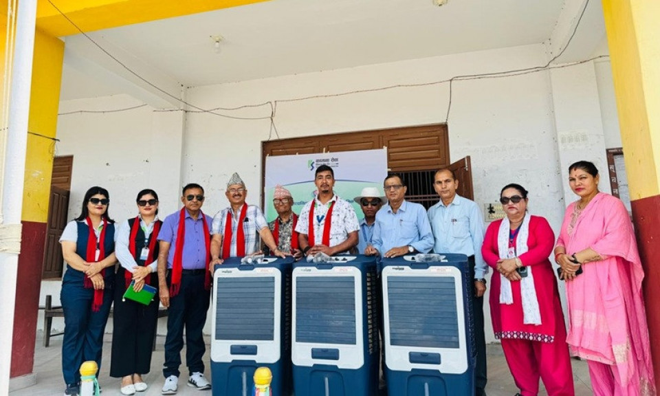 कामना सेवा विकास बैंकद्वारा विद्यालयलाई कुलर हस्तान्तरण, गर्मी न्यूनिकरण भई पठनपाठनमा सहजता हुने अपेक्षा