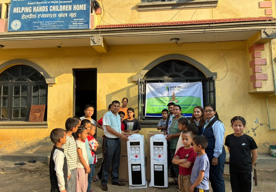 कामना सेवा विकास बैकद्वारा हेल्पिङ ह्यान्डस बाल गृहलाई वाटर डिस्पेन्सर हस्तान्तरण