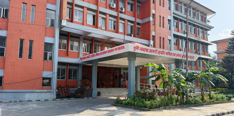 सरुवा निर्णय अटेर गरेपछि तीन पालिकाको आर्थिक तथा प्रशासनिक अधिकार रद्द