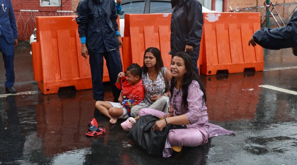 न्याय माग्दै सिंहदरबार पुगेका निहारिका र बिनुविरुद्ध सार्वजनिक शान्तिसम्बन्धी मुद्दा