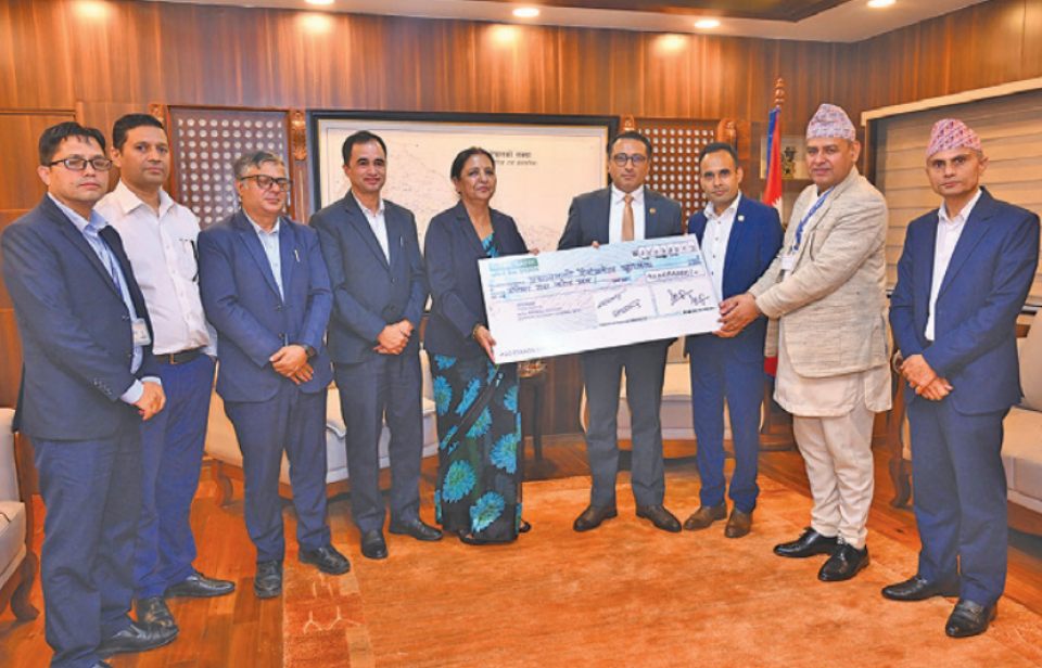 भोटेकोशी बाढी प्रभावितका लागि नेपाल टेलिकमको झन्डै २० करोड सहयोग