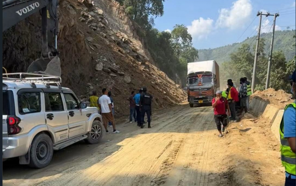 घण्टौँपछि पृथ्वी राजमार्ग खुल्यो