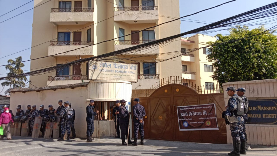 रिलायन्सको आईपीओ रोक्ने र भ्रष्टाचारमुक्त सेबोन बनाउने ठोस प्रतिबद्धता नआएसम्म खुमलटार नछाड्ने जेनजी लगानीकर्ताको अडान