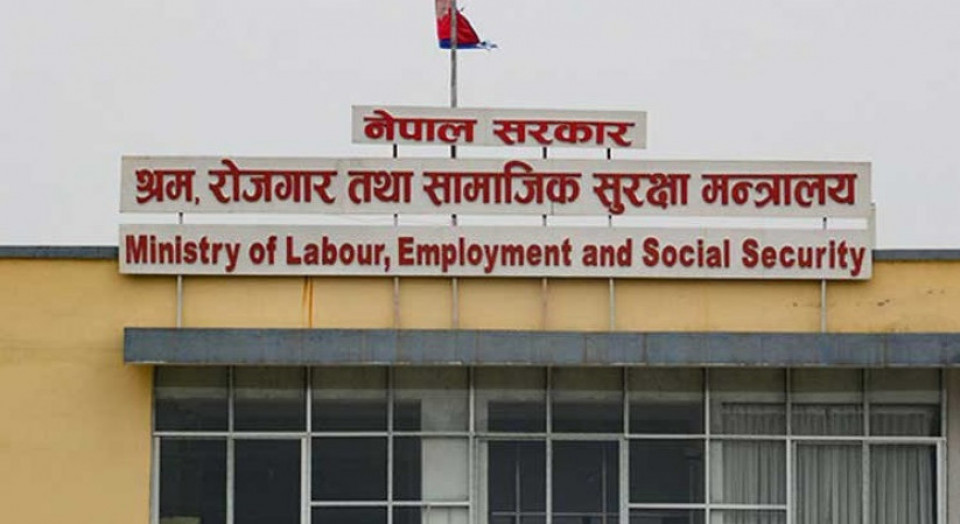 स्वास्थ्य क्षेत्रमा श्रम कानुनको चरम बेवास्ता: एकै दिन १५ अस्पतालमा निरीक्षण, ९५ संस्थामा गम्भीर कमजोरी