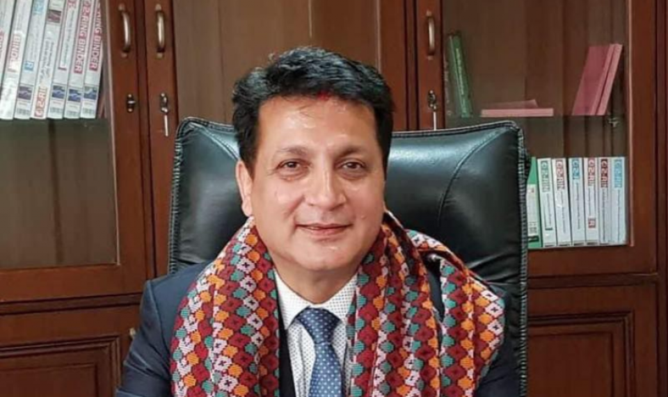 सादा पोशाकका सुरक्षाकर्मीलाई छलेर यसरी भागेका रहेछन् प्रभू बैंकका सीईओ !