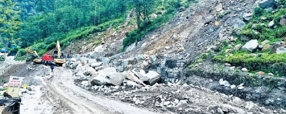 चाडपर्वको आपूर्ति सहज बनाउन तीन दिन खुल्दै तातोपानी नाका, मालवाहक सवारीलाई मात्रै अनुमति