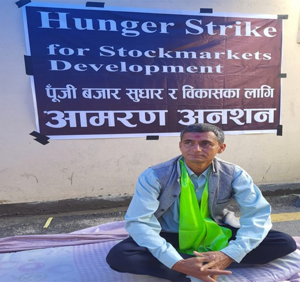 ‘भोलि सेबोन र ब्रोकर एसोसिएसनमा ताला लगाउँछौं’ : लगानीकर्ता तिलक कोइराला