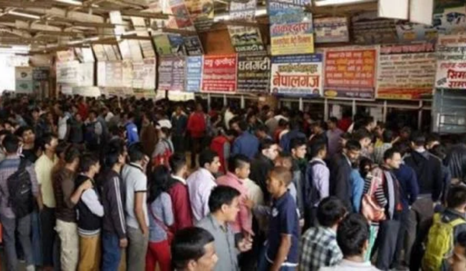आजदेखि दसैँको अग्रिम टिकट खुला, रातिदेखि नै यात्रुको लाइन