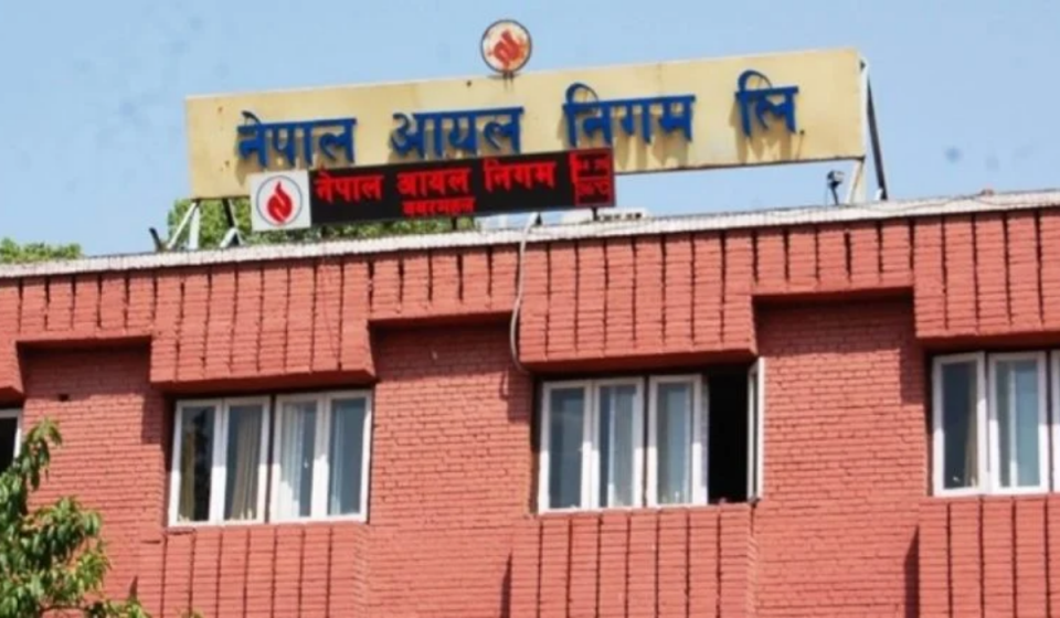 आईओसीबाट इन्धनको मूल्य बढेर आयो, निगमले राख्यो यथावत