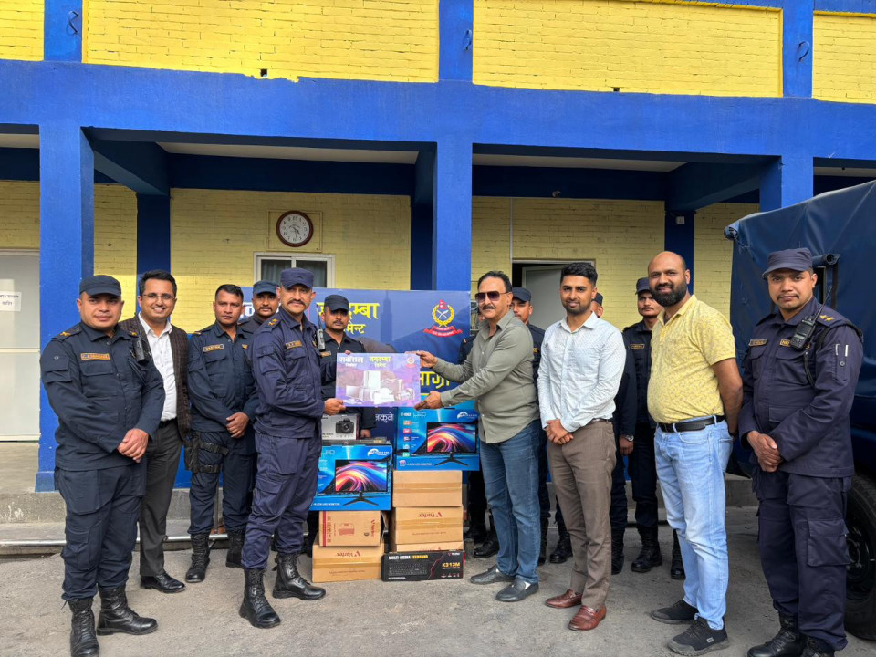 सर्वाेत्तम सिमेन्ट तथा जगदम्बा सिमेन्टद्वारा नेपाल प्रहरीलाई आवश्यक सामग्री सहयोग