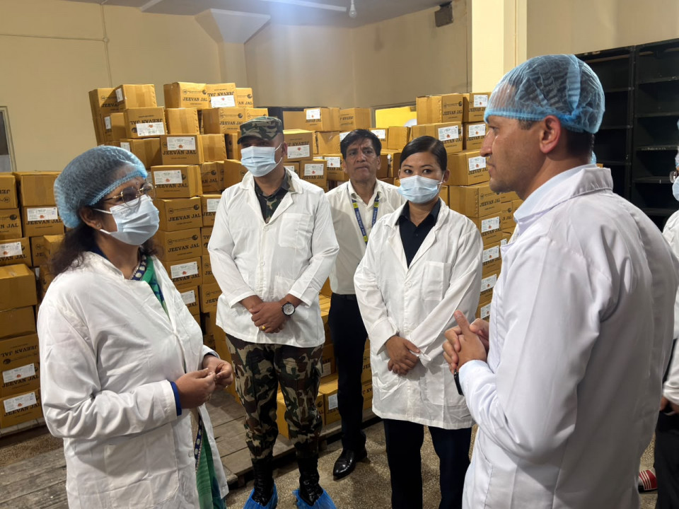 औषधि लिमिटेडमा मन्त्री यादवको अनुगमन, सवारीसाधन र कर्मचारी अभाव तत्काल समाधान गर्न निर्देशन