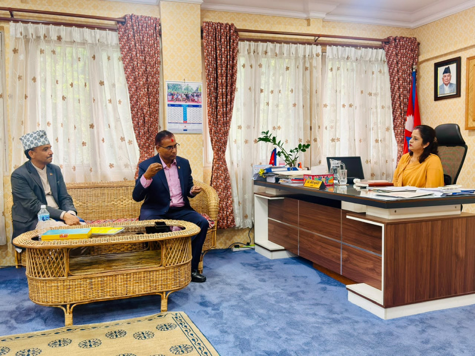 नवनियुक्त आयल निगम प्रमुख शाहलाई मन्त्री यादवको निर्देशन, ‘ग्यास अभाव तत्काल समाधान गर्नु’
