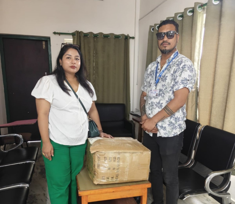 भोटेकोशी बाढी प्रभावित क्षेत्रमा खटिएका सुरक्षाकर्मीलाई हेडल्याम्प र ब्याट्री सहयोग