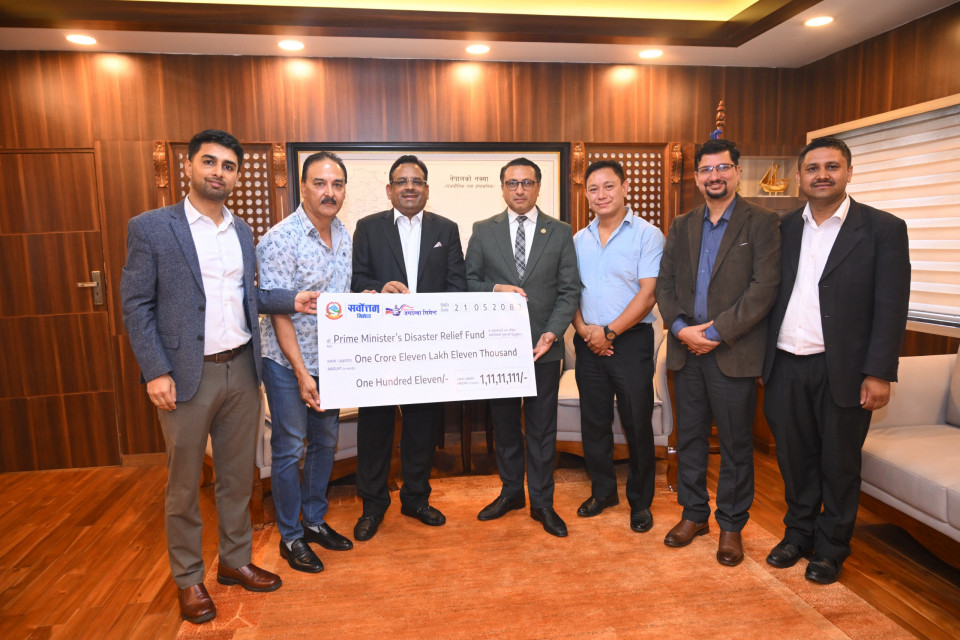 सर्वोत्तम र जगदम्बा सिमेन्टद्वारा प्रधानमन्त्री दैवी प्रकोप उद्धार कोषमा १.११ करोड सहयोग