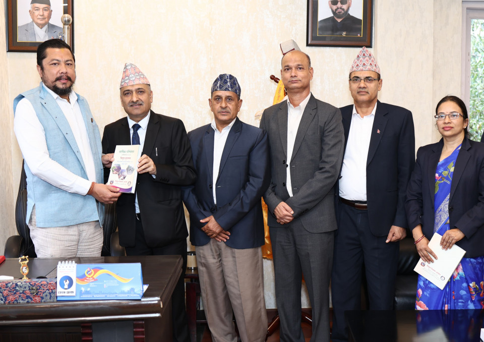 ‘ऊर्जामा अर्बौं लगानी चाहिन्छ, नियमन विश्वासिलो बनाऊ’: मन्त्री श्रेष्ठ