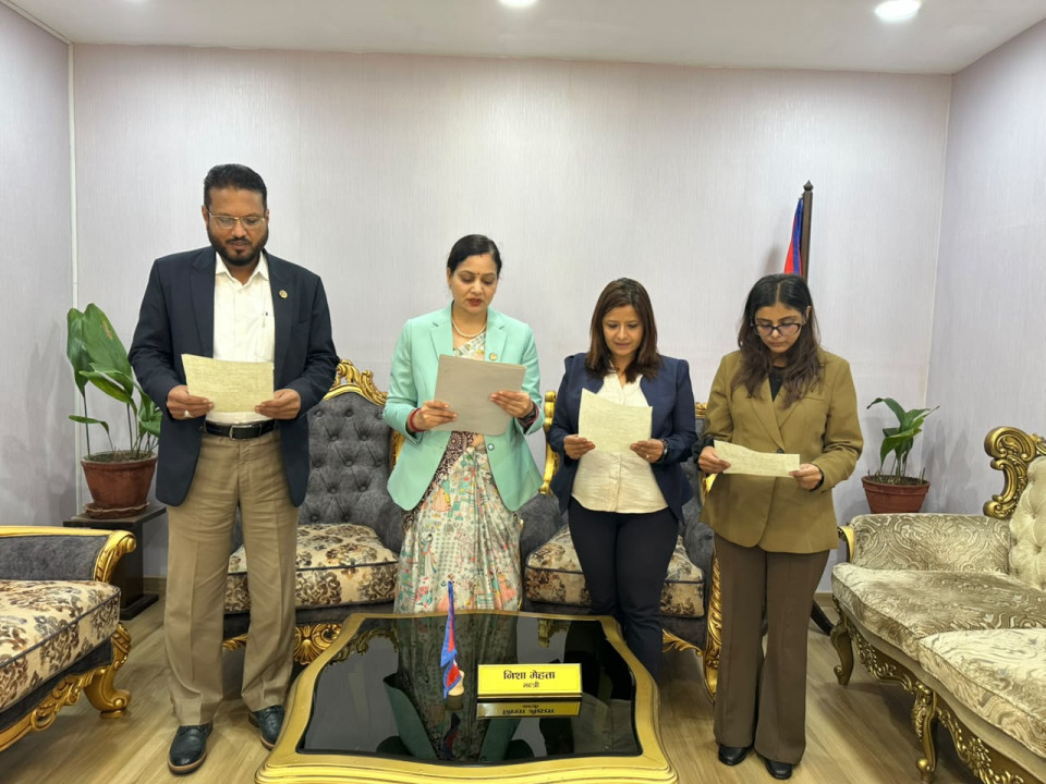 स्वास्थ्य बीमा बोर्डमा तीन सदस्य नियुक्त, मन्त्री मेहतासमक्ष लिए शपथ