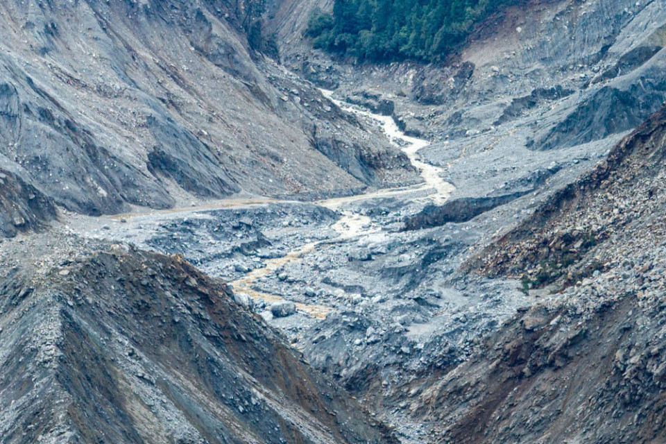 भोटेकोसीको सिरानमा २२ लाख घनमिटर पानी बोकेको ताल रित्तियो, तत्कालको ठूलो जोखिम टर्‍यो