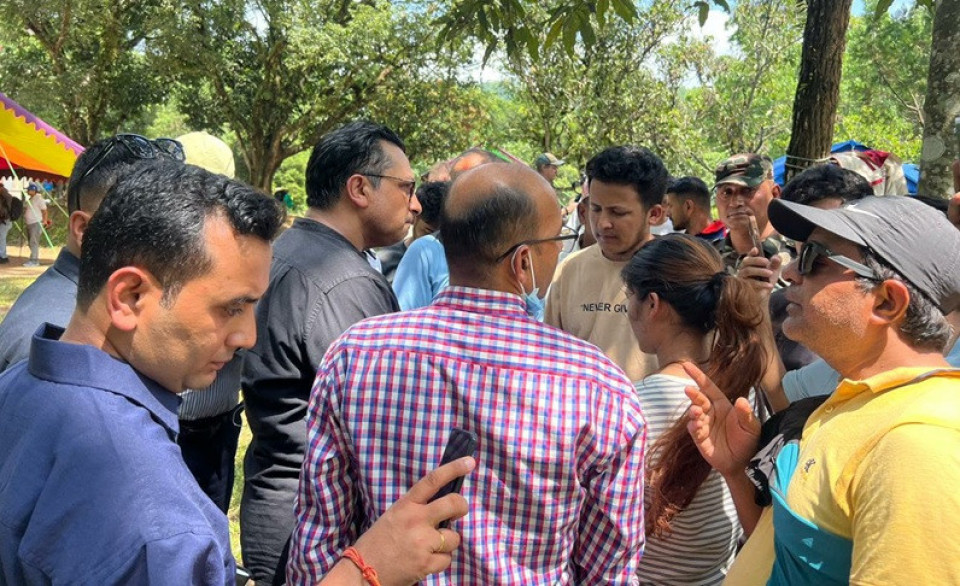 बाढी प्रभावित क्षेत्र पुगेर अर्थमन्त्रीको ढाडसः ‘ढुक्क हुनुहोस्, स्रोतको अभाव हुन दिनेछैनौँ’