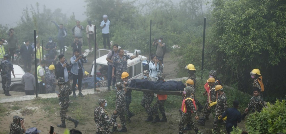 हेलिकप्टर दुर्घटनास्थलबाट मृतकको शव काठमाडौं ल्याइँदै, भोलि बिहानदेखि पोस्टमार्टम