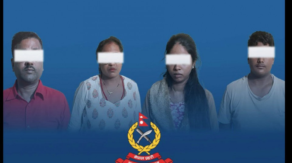 कारका चारै ढोकामा ‘फल्स बटम’ , १४ किलोभन्दा बढी चाँदीजस्तो धातुसहित चार जना पक्राउ