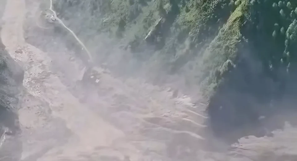 भोटेकोसीको उर्लिएको बाढी गल्छी पुग्यो, त्रिशूली किनारका बस्ती खाली गर्न आग्रह